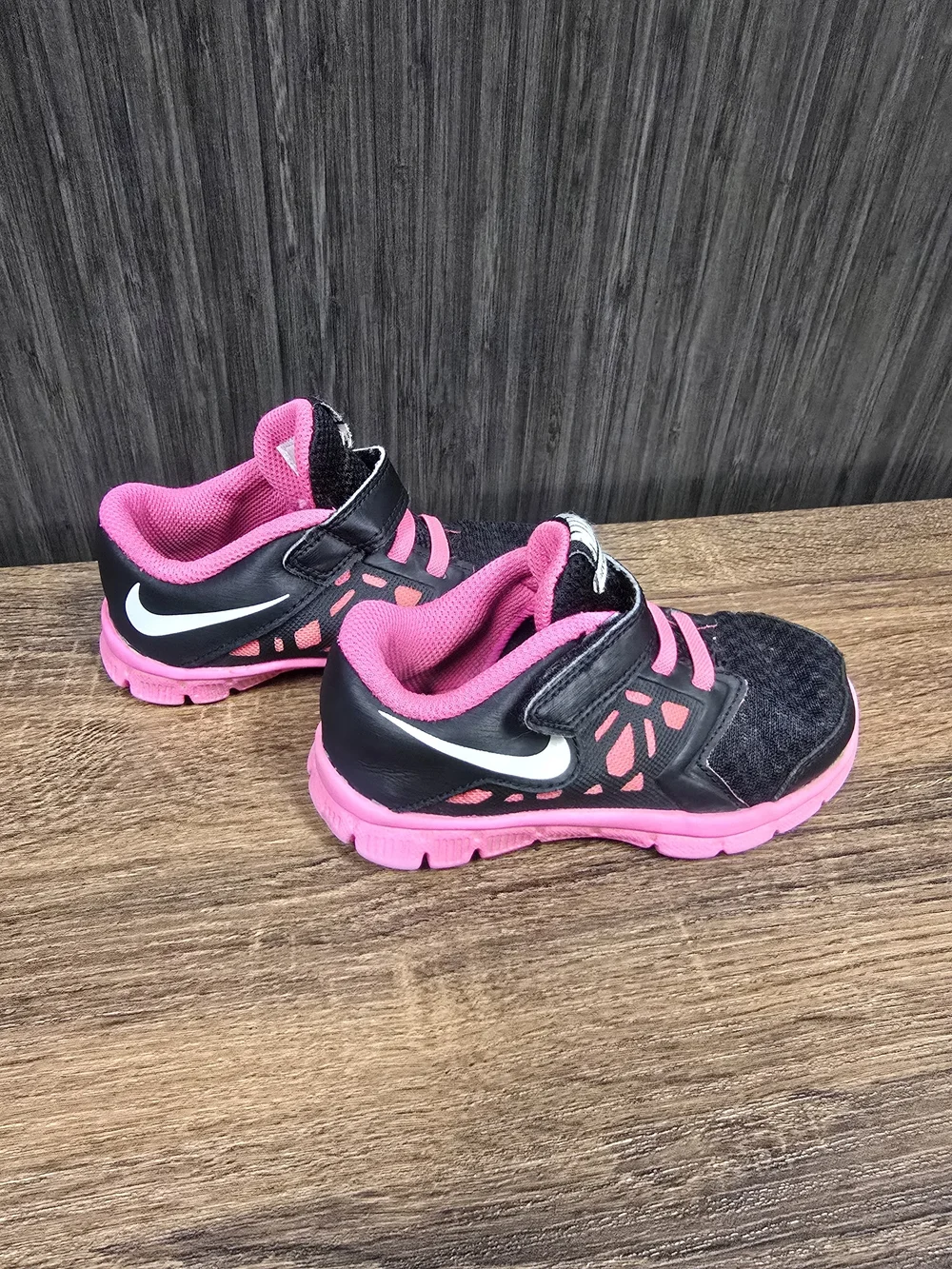 Nike Flex Supreme TR 4 Kids Shoes Size 8C Black Pink Velcro Sneakers